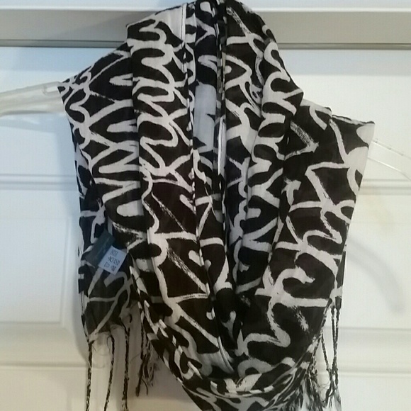 New w/o tags Hallmark Heart Scarf - Picture 2 of 4
